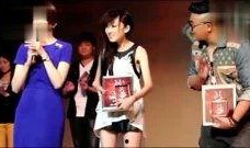 娱乐吃瓜女主持视频,吃瓜女主持的幕后故事